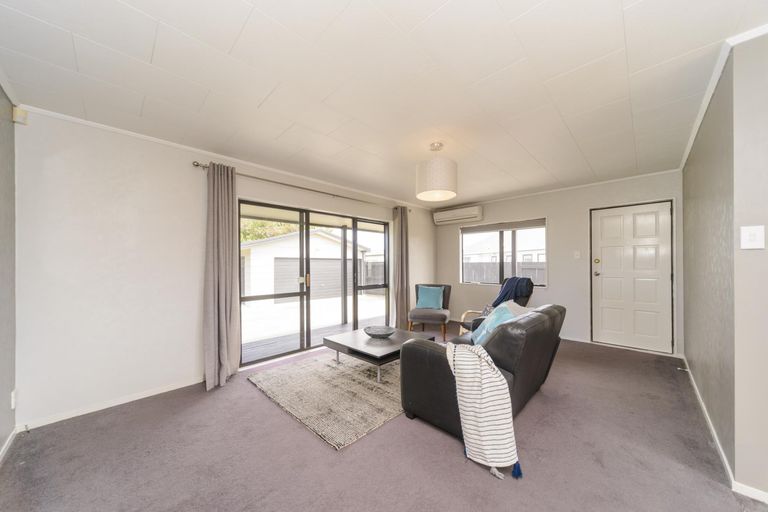Photo of property in 73 Hillcrest Drive, Kelvin Grove, Palmerston North, 4414