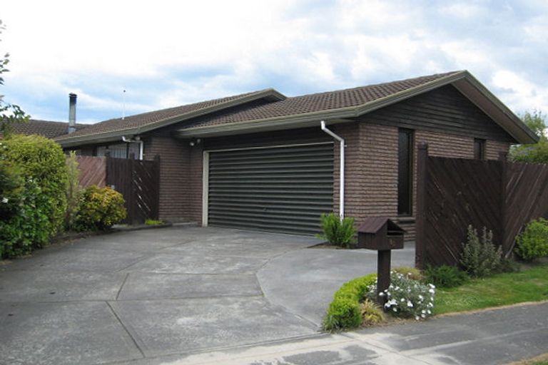 Photo of property in 30 Connemara Drive, Northwood, Christchurch, 8051