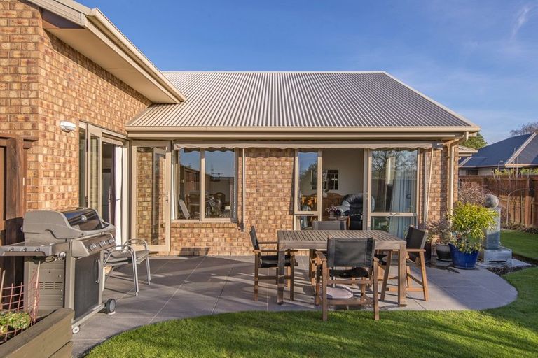 Photo of property in 16 Highwood Lane, Burnside, Christchurch, 8053