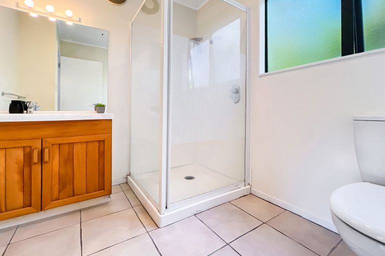 Photo of property in 14a Mchardy Place, Glenfield, Auckland, 0627