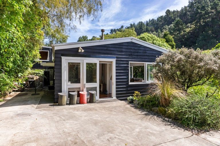 Photo of property in 123 Pinehaven Road, Pinehaven, Upper Hutt, 5019