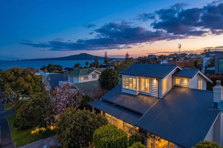Photo of property in 13 Cameron Street, Takapuna, Auckland, 0622