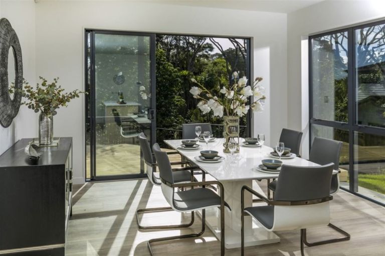 Photo of property in 14 Sauterne Road, Kumeu, 0810