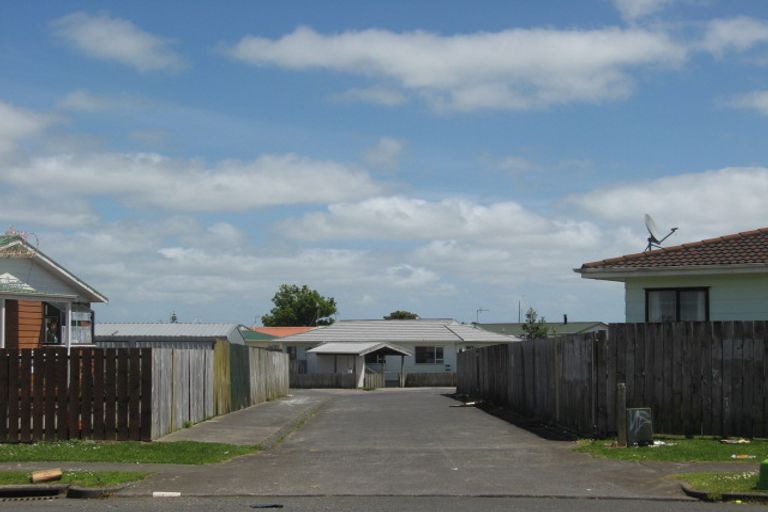 Photo of property in 32 Dungarvon Place, Clendon Park, Auckland, 2103