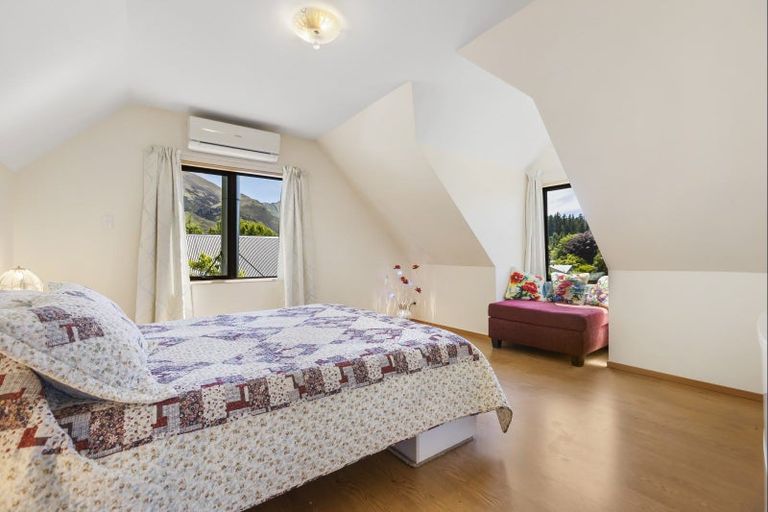 Photo of property in 21 Heuchan Lane, Wanaka, 9305