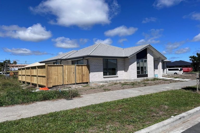 Photo of property in 5 Te Paahi Avenue, Waiuku, 2123