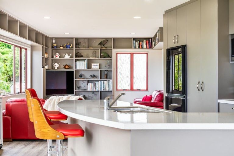 Photo of property in 70 Kate Sheppard Avenue, Torbay, Auckland, 0630