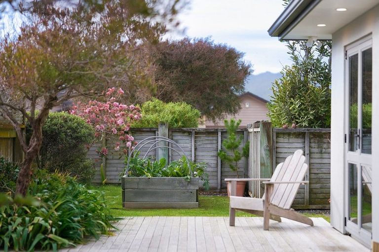 Photo of property in 58 Kotuku Drive, Paraparaumu Beach, Paraparaumu, 5032