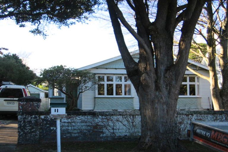 Photo of property in 11 Totara Crescent, Woburn, Lower Hutt, 5010