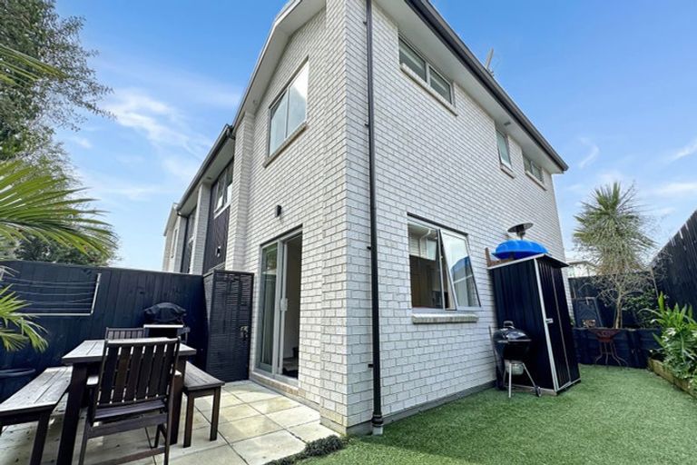 Photo of property in 7/24 Kelwyn Road, Kelston, Auckland, 0602