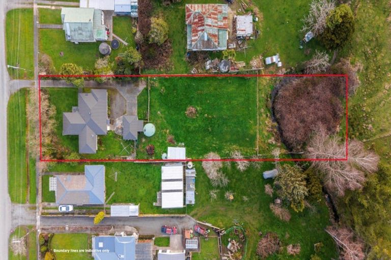 Photo of property in 36 Ongo Road, Hunterville, 4730