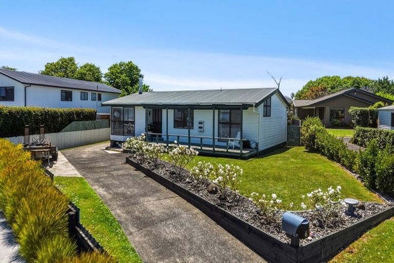 Photo of property in 6 Vela Place, Clarks Beach, 2122