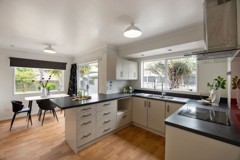 Photo of property in 6 Kentucky Crescent, Nawton, Hamilton, 3200