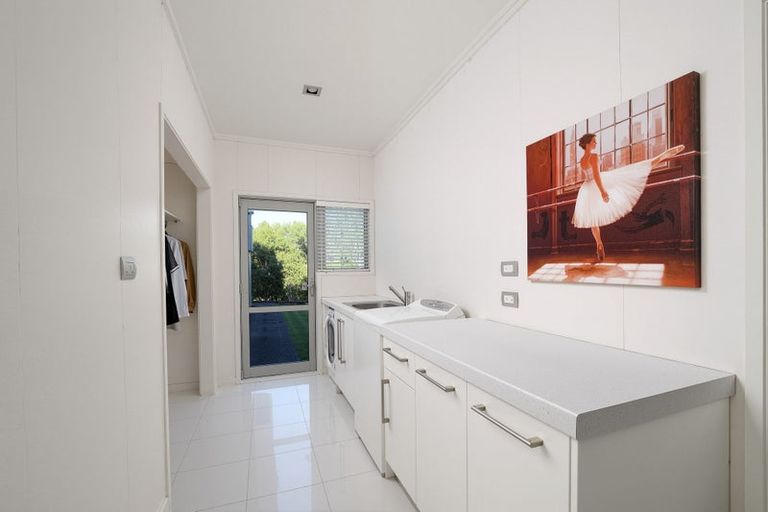 Photo of property in 7 Burgundy Park Avenue, Henderson, Auckland, 0612