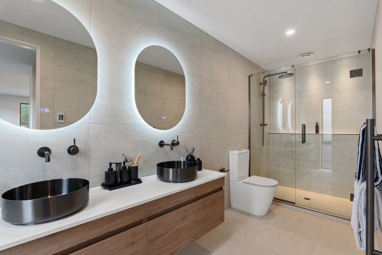 Photo of property in 10 Flowers Lane, Cracroft, Christchurch, 8022