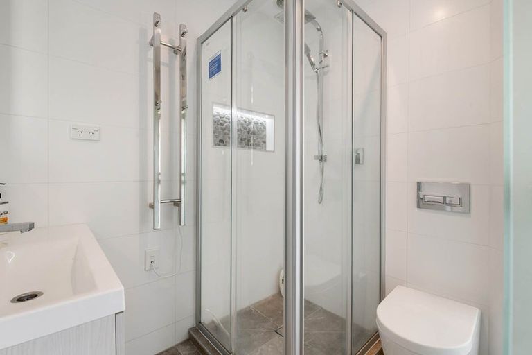 Photo of property in 6 Lancelot Road, Orewa, 0931