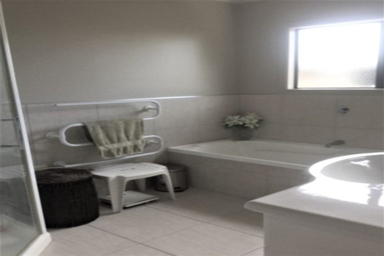 Photo of property in 22 Pipi Dune, Whitianga, 3510