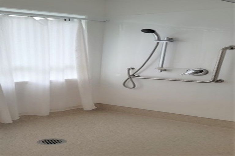 Photo of property in 1 Kiriwai Road, Paremata, Porirua, 5024