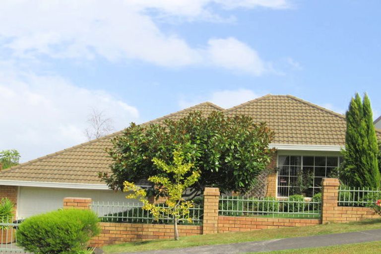 Photo of property in 11 Arirang Rise, Pinehill, Auckland, 0632