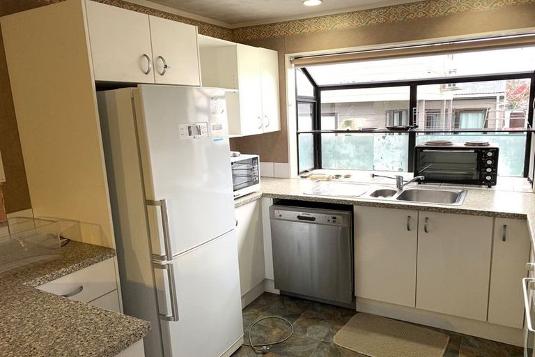 Photo of property in 17 Glennandrew Drive, Half Moon Bay, Auckland, 2012