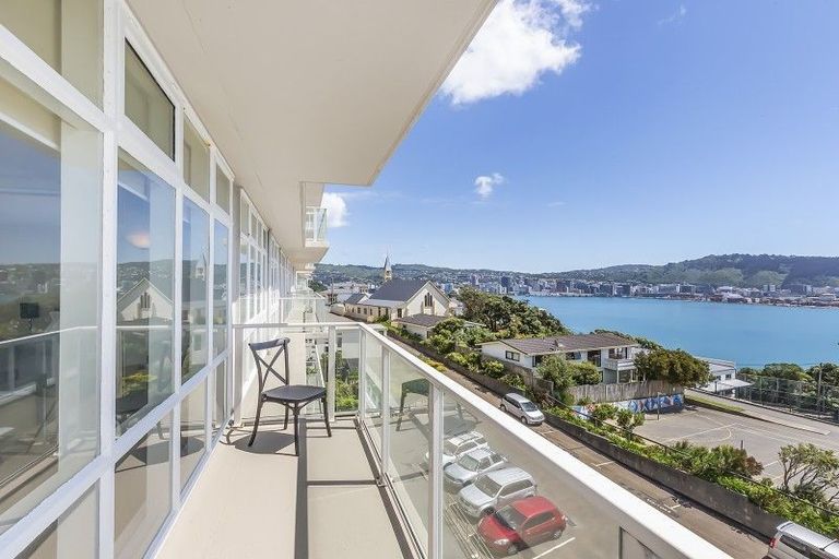 Photo of property in Gateway Apartments, 19 Maida Vale Road, Roseneath, Wellington, 6011