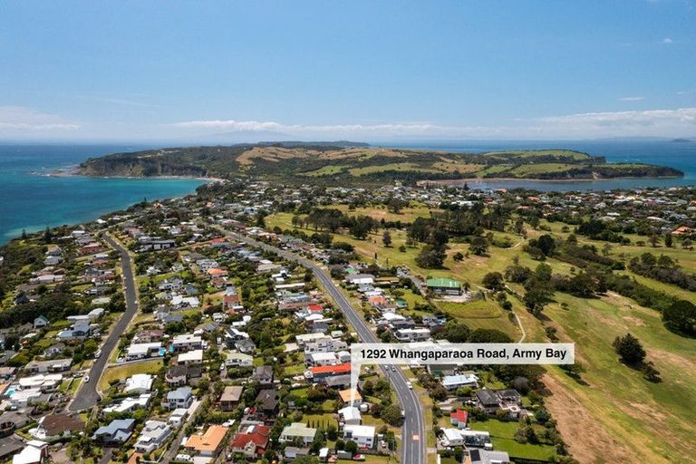 Photo of property in 1292 Whangaparaoa Road, Army Bay, Whangaparaoa, 0930