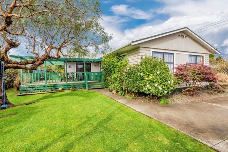 Photo of property in 92a Weraroa Road, Levin, 5510