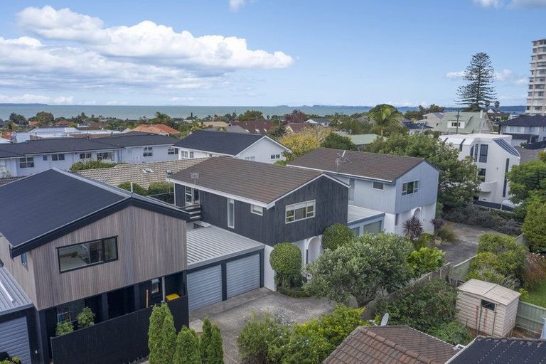 Photo of property in 2/10 Pierce Road, Milford, Auckland, 0620