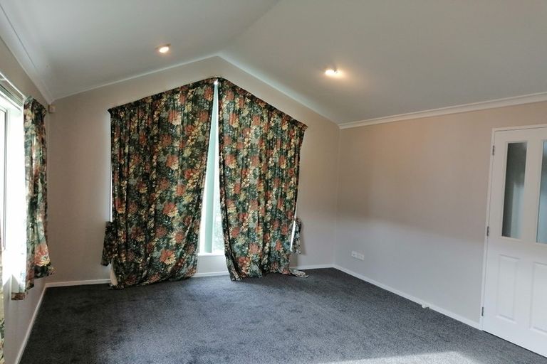 Photo of property in 12 Mellefont Close, East Tamaki Heights, Auckland, 2016