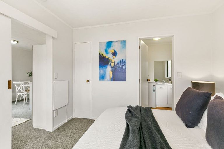 Photo of property in 32a Derwent Street, Island Bay, Wellington, 6023