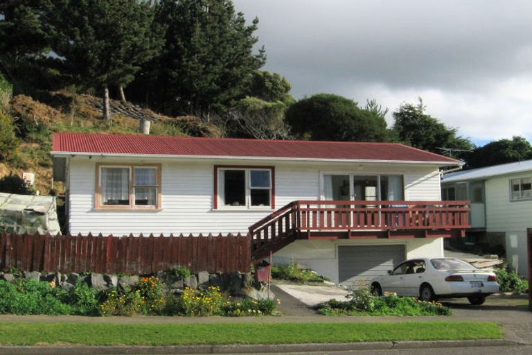 Photo of property in 49 Cardiff Crescent, Cannons Creek, Porirua, 5024