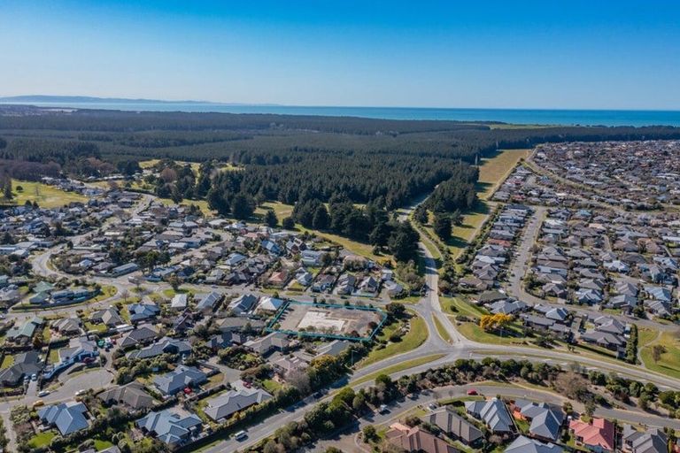 Photo of property in 3 Waitikiri Drive, Parklands, Christchurch, 8083