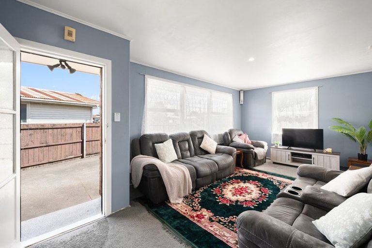 Photo of property in 15 Kambalda Street, Mangere Bridge, Auckland, 2022