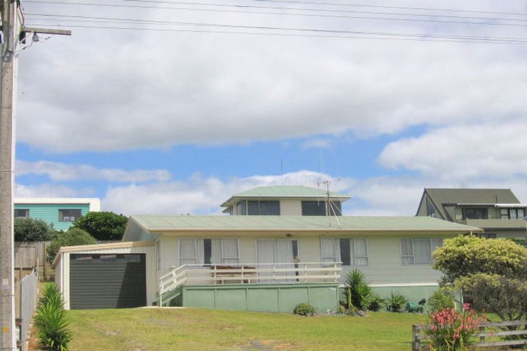 Photo of property in 186 Seaforth Road, Waihi Beach, 3611