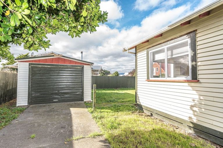 Photo of property in 184 Cornfoot Street, Castlecliff, Whanganui, 4501