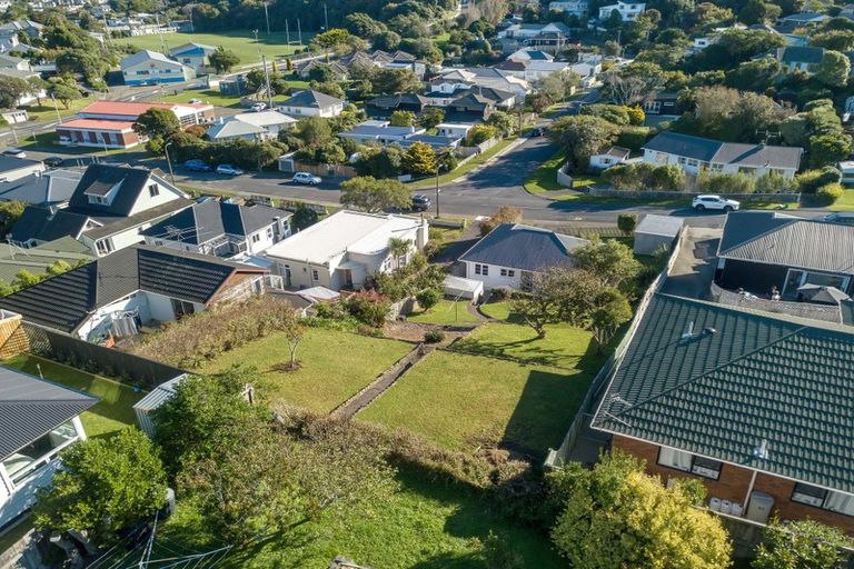 Photo of property in 9 Roy Street, Tawa, Wellington, 5028