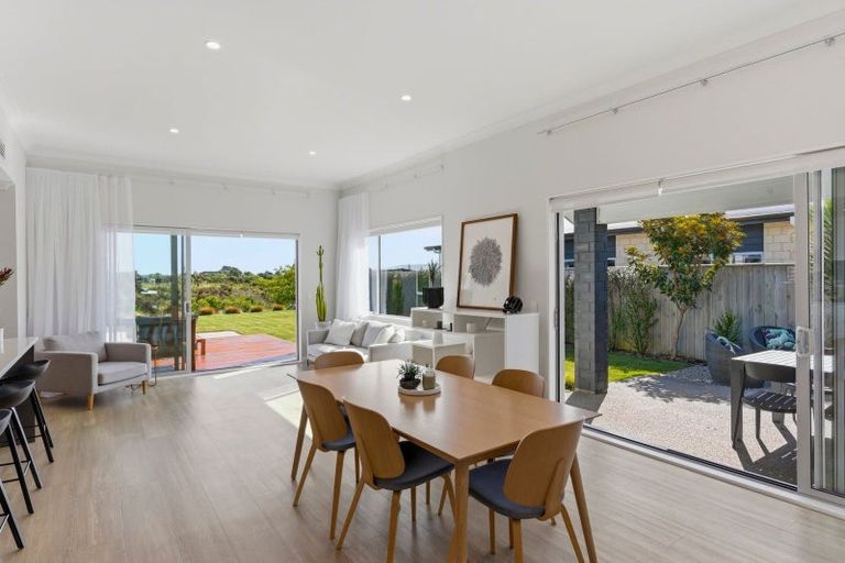 Photo of property in 11 Taranui Way, Paraparaumu Beach, Paraparaumu, 5032