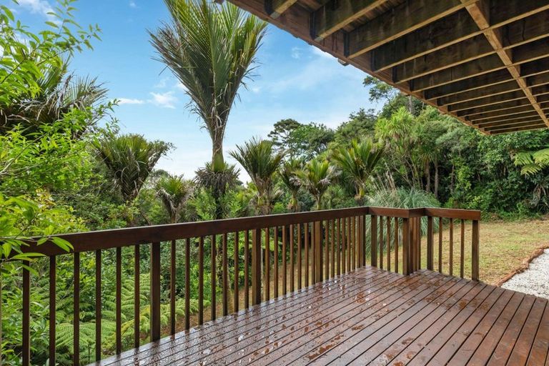 Photo of property in 34 Kauri Point Road, Laingholm, Auckland, 0604