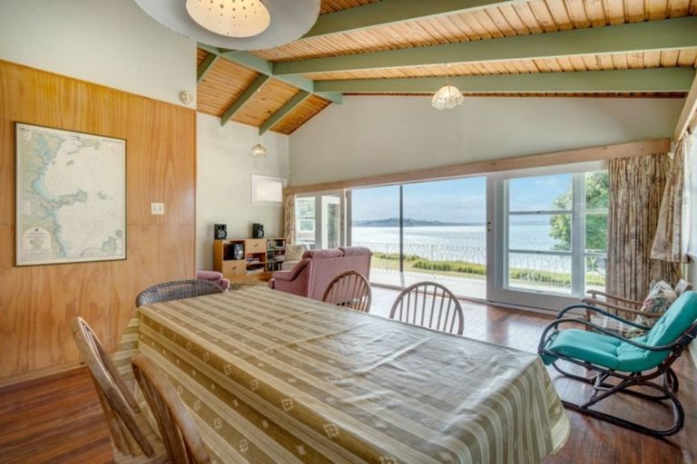 Photo of property in 66 Tindalls Bay Road, Tindalls Beach, Whangaparaoa, 0930