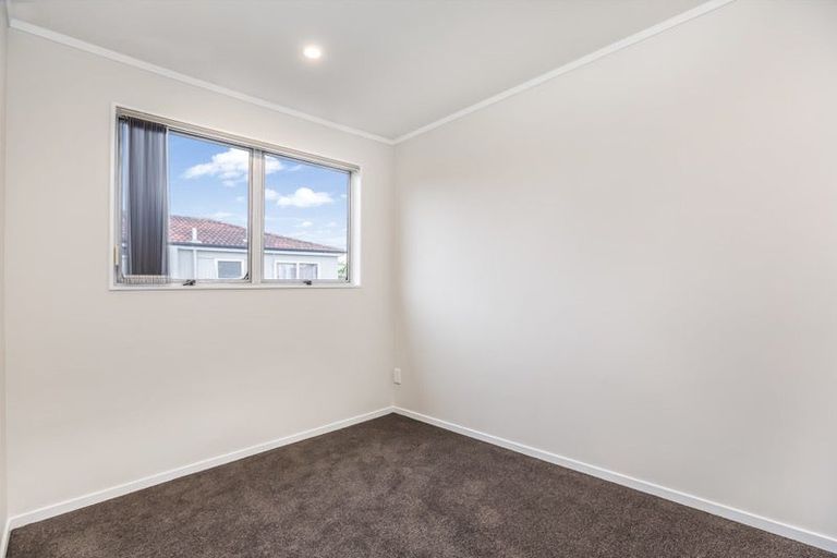 Photo of property in 2/47 Point Chevalier Road, Point Chevalier, Auckland, 1022
