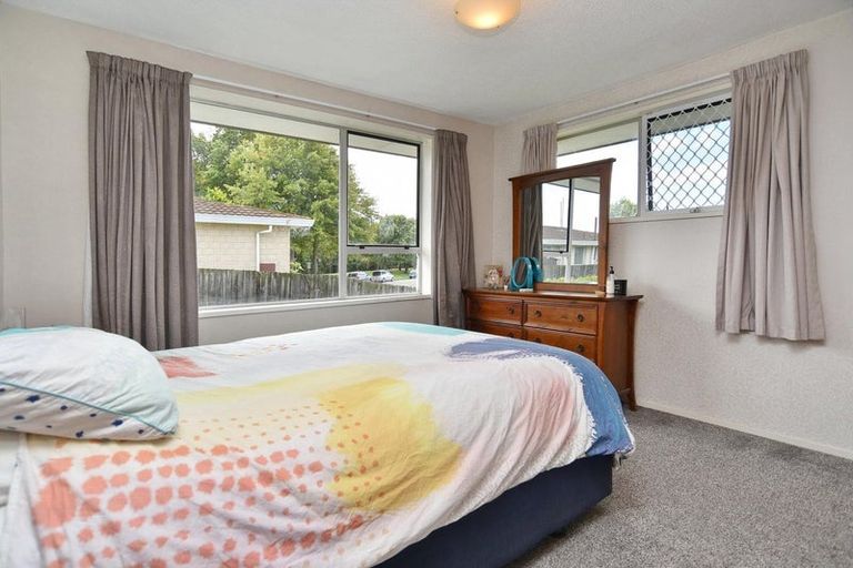 Photo of property in 1/5 James Condon Place, Redwood, Christchurch, 8051
