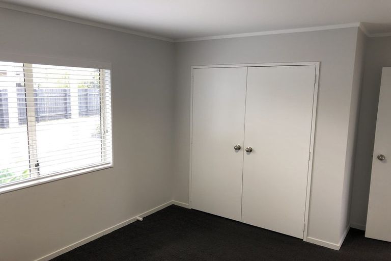 Photo of property in 3 Lydia Place, Kelvin Grove, Palmerston North, 4414