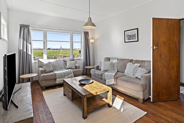 Photo of property in 6 South Featherston Road, South Featherston, Featherston, 5771