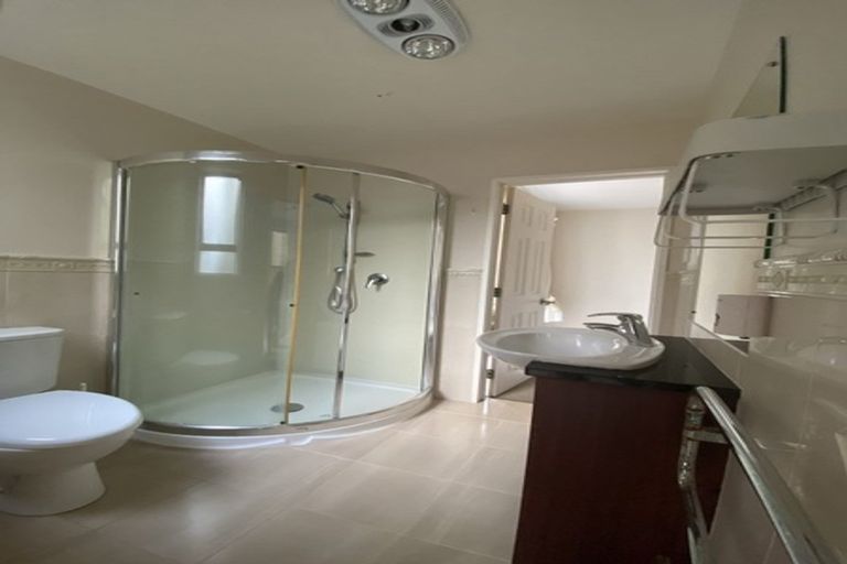 Photo of property in 4 Luxor Place, Massey, Auckland, 0614