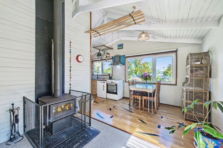 Photo of property in 16 Ensors Place, Waikuku Beach, 7402