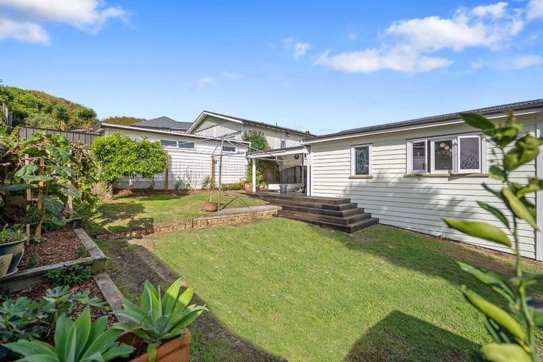 Photo of property in 8 Puriri Street, Helensville, 0800