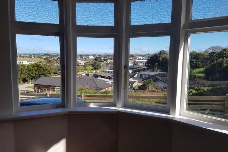 Photo of property in 11 Trosk Place, Waiuku, 2123