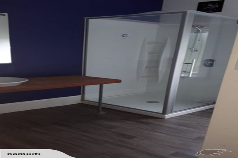 Photo of property in 2 Cornwall Road, Lyttelton, 8082