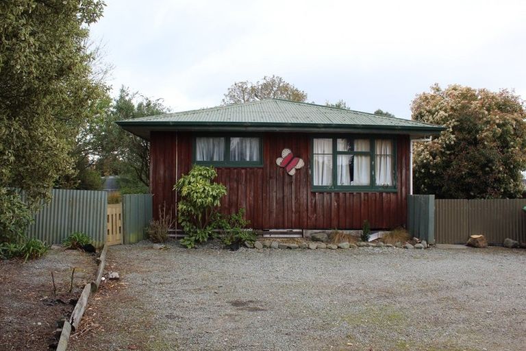 Photo of property in 8 Lennox Street, Winchester, 7985