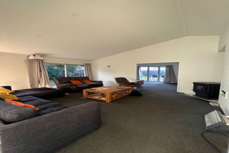 Photo of property in 32 Ambleside Drive, Burnside, Christchurch, 8053